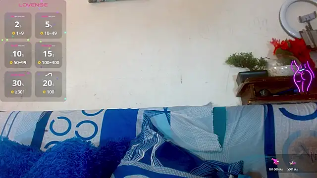 Eva Hoot online show from April 21, 2026, 3:39 pm