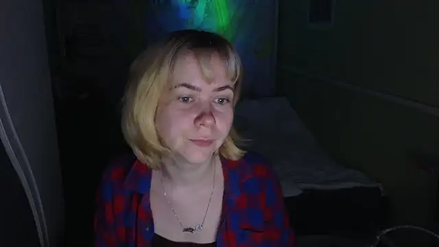 Riley Roo online show from April 12, 2026, 3:44 am