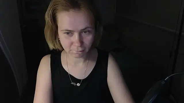 Snapshot of Riley_Roo chatting on May 24, 2026, 5:18 pm Riley Roo online show from May 24, 2026, 5:18 pm