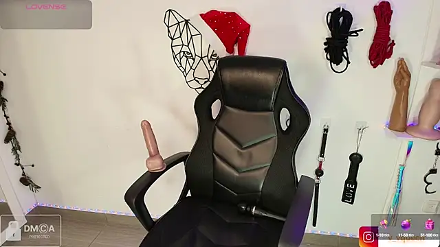 Violet-Queen online show from December 31, 2024, 2:29 am