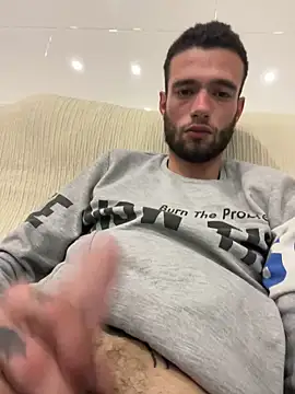 davorm online show from March 21, 2025, 8:40 pm