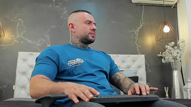 BruceDallas online show from January 21, 2025, 11:55 pm