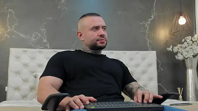 BruceDallas online show from January 30, 2025, 12:18 am