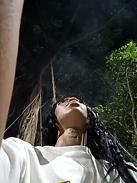 Snapshot of Honey-420- chatting on September 24, 2025, 12:25 am Honey-420- online show from September 24, 2025, 12:25 am