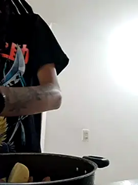 Snapshot of Honey-420- chatting on December 4, 2025, 2:21 am Honey-420- online show from December 4, 2025, 2:21 am