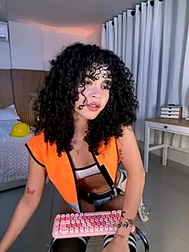 Lianh Benett online show from November 16, 2025, 6:52 am