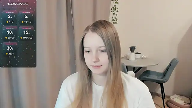 Snapshot of Alyaley chatting on November 3, 2025, 8:37 am Alyaley online show from November 3, 2025, 8:37 am