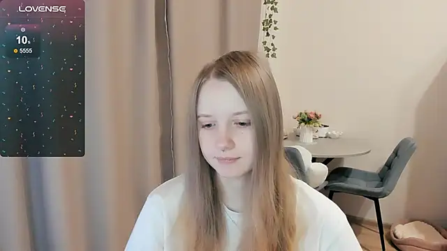 Snapshot of Alyaley chatting on December 3, 2025, 8:45 am Alyaley online show from December 3, 2025, 8:45 am