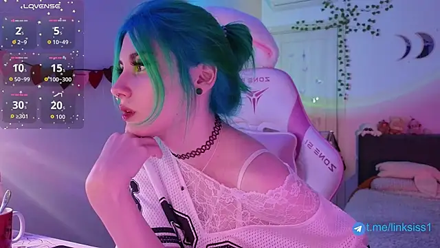 twicewetgirl online show from May 10, 2026, 3:50 pm