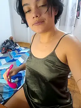 littlemelii online show from April 22, 2026, 11:01 am