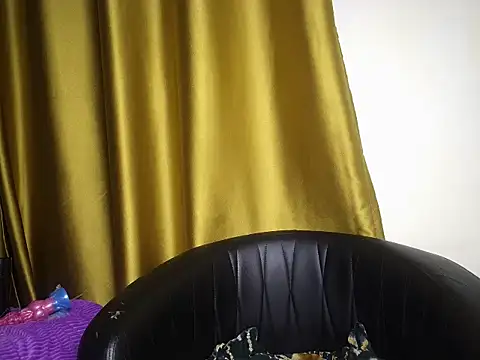 Mon cherrie  online show from April 13, 2026, 4:12 pm