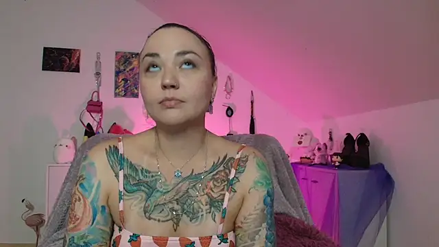 PinkHurricaneOfficial online show from September 10, 2025, 2:39 pm