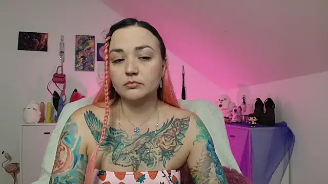 PinkHurricaneOfficial online show from September 13, 2025, 3:23 pm