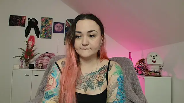 PinkHurricaneOfficial online show from April 14, 2026, 12:00 pm