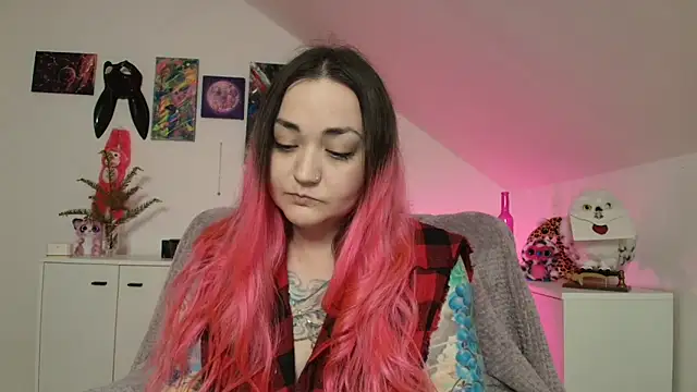 PinkHurricaneOfficial online show from April 15, 2026, 12:23 pm