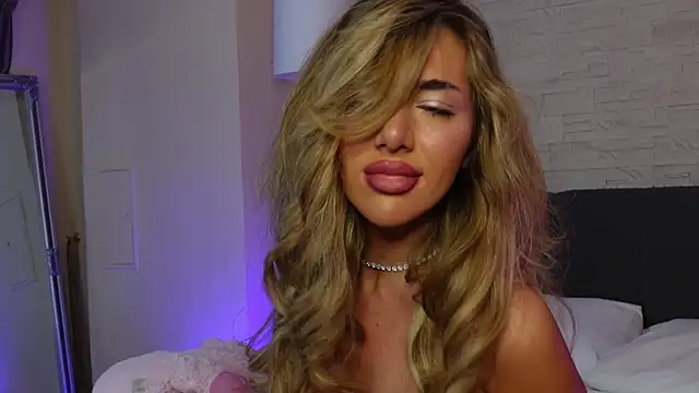 Snapshot of ClaraHazel chatting on February 6, 2026, 7:02 am ClaraHazel online show from February 6, 2026, 7:02 am