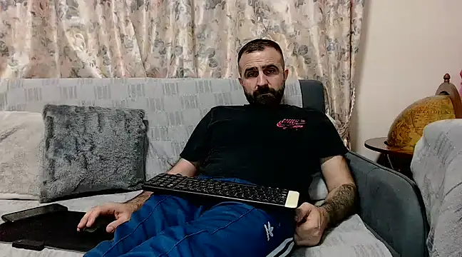 Snapshot of ivat80 chatting on March 5, 2025, 5:29 pm ivat80 online show from March 5, 2025, 5:29 pm