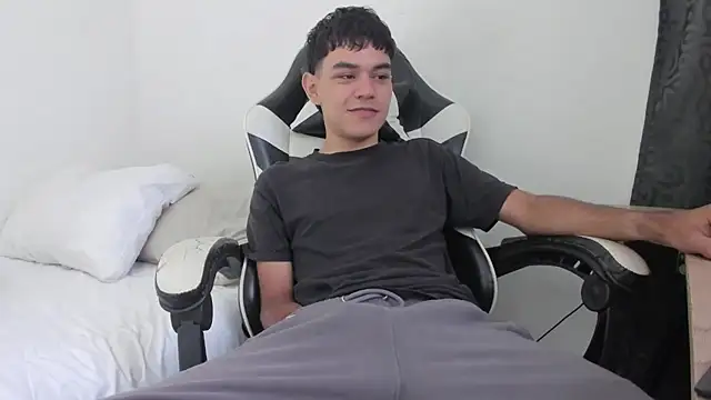 ronaldmq20 online show from April 2, 2026, 4:15 pm