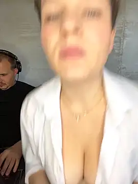 MrMrsRight online show from September 12, 2025, 6:35 am