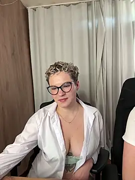 MrMrsRight online show from September 18, 2025, 8:05 am