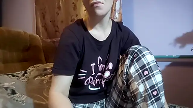 Snapshot of _Kitti_ chatting on December 3, 2025, 6:32 am Kitti online show from December 3, 2025, 6:32 am