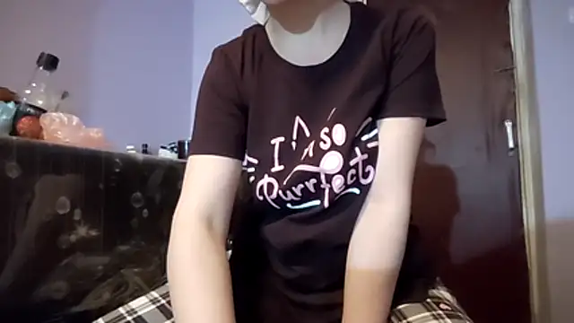 Snapshot of _Kitti_ chatting on December 14, 2025, 8:02 pm Kitti online show from December 14, 2025, 8:02 pm