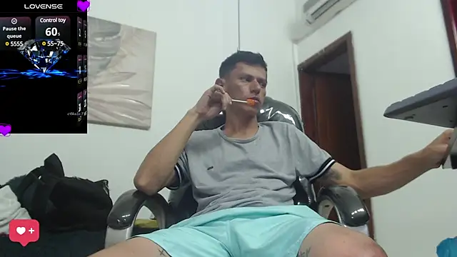 Snapshot of andy_dwels777 chatting on January 11, 2025, 12:50 pm andy dwels777 online show from January 11, 2025, 12:50 pm