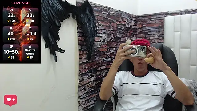 Snapshot of andy_dwels777 chatting on January 22, 2025, 10:48 pm andy dwels777 online show from January 22, 2025, 10:48 pm