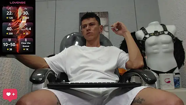 Snapshot of andy_dwels777 chatting on February 2, 2025, 10:17 pm andy dwels777 online show from February 2, 2025, 10:17 pm