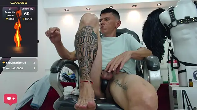 Snapshot of andy_dwels777 chatting on February 9, 2025, 1:44 am andy dwels777 online show from February 9, 2025, 1:44 am