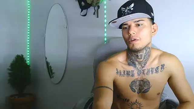 Snapshot of Skartoliver chatting on October 18, 2025, 2:51 pm Skartoliver online show from October 18, 2025, 2:51 pm