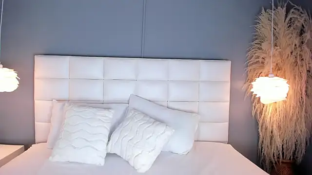 MiaCollson online show from March 18, 2025, 5:10 pm