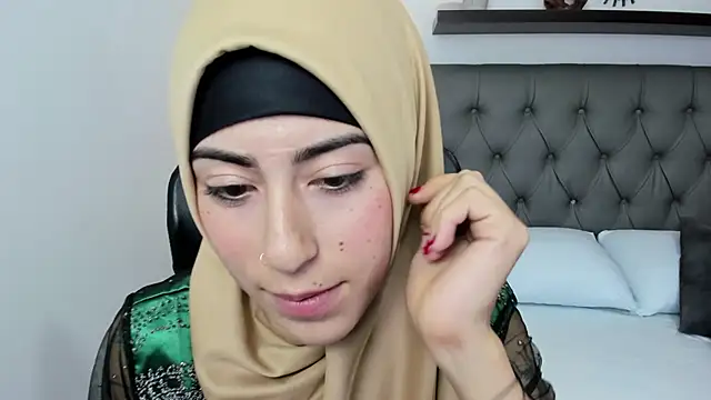 chaymae nah  online show from January 17, 2025, 11:49 am