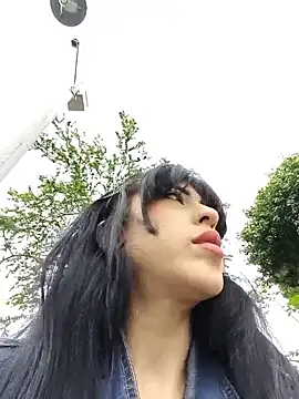 chaymae nah  online show from April 18, 2026, 7:07 pm