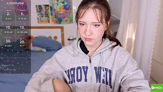 HanahCute online show from November 21, 2025, 1:32 pm