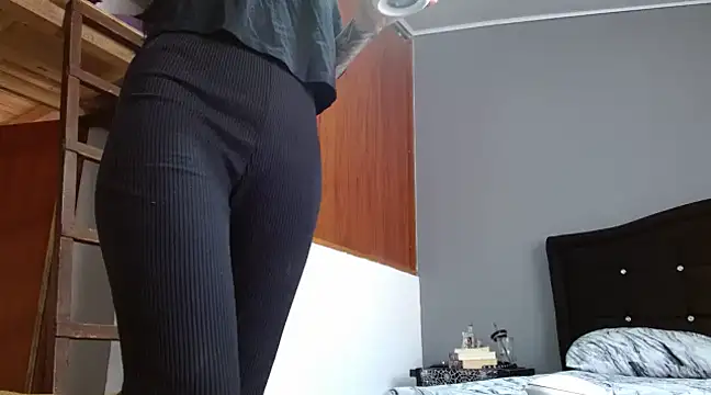 Emilia 1995 online show from March 11, 2025, 12:39 pm