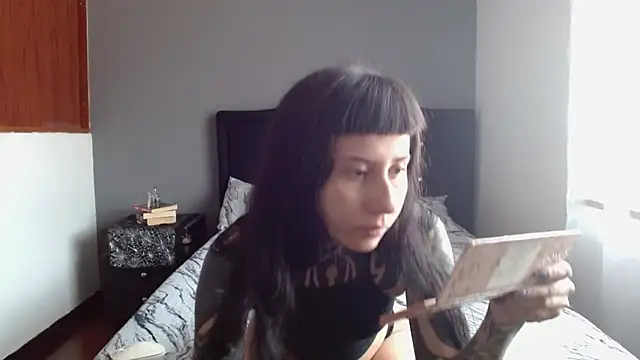 Emilia 1995 online show from September 24, 2025, 1:36 pm