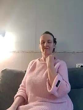 Snapshot of Evelina_cute chatting on December 10, 2024, 7:26 am Evelina cute online show from December 10, 2024, 7:26 am