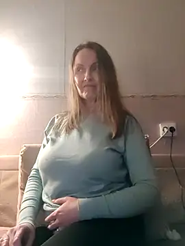 Snapshot of Evelina_cute chatting on January 2, 2025, 7:40 pm Evelina cute online show from January 2, 2025, 7:40 pm