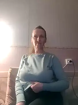 Snapshot of Evelina_cute chatting on January 10, 2025, 12:38 am Evelina cute online show from January 10, 2025, 12:38 am