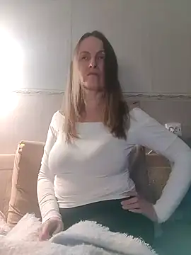 Snapshot of Evelina_cute chatting on January 17, 2025, 6:33 pm Evelina cute online show from January 17, 2025, 6:33 pm