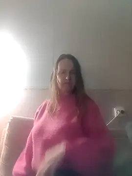 Snapshot of Evelina_cute chatting on February 20, 2025, 4:14 pm Evelina cute online show from February 20, 2025, 4:14 pm