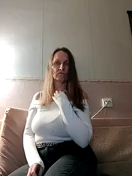 Snapshot of Evelina_cute chatting on February 27, 2025, 4:53 pm Evelina cute online show from February 27, 2025, 4:53 pm