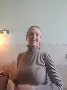 Snapshot of Evelina_cute chatting on September 10, 2025, 7:19 am Evelina cute online show from September 10, 2025, 7:19 am