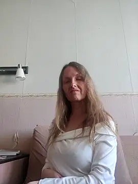 Snapshot of Evelina_cute chatting on October 1, 2025, 10:10 am Evelina cute online show from October 1, 2025, 10:10 am