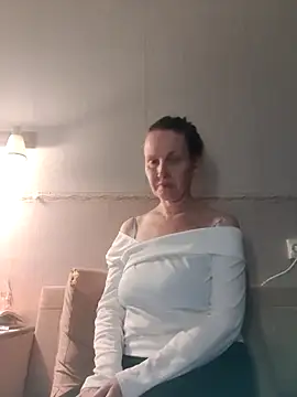 Evelina cute online show from November 16, 2025, 6:02 pm