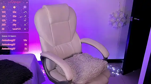 Snapshot of nyna_1 chatting on February 22, 2025, 1:44 am nyna 1 online show from February 22, 2025, 1:44 am