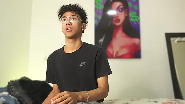 Snapshot of harrytwink18 chatting on December 5, 2024, 1:28 pm harrytwink18 online show from December 5, 2024, 1:28 pm