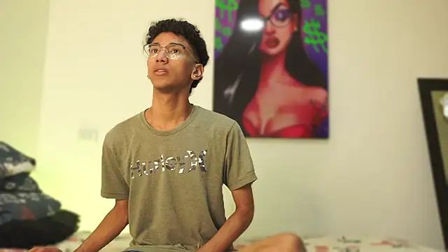 Snapshot of harrytwink18 chatting on December 17, 2024, 1:27 pm harrytwink18 online show from December 17, 2024, 1:27 pm