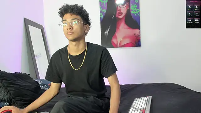 Snapshot of harrytwink18 chatting on February 13, 2025, 1:48 pm harrytwink18 online show from February 13, 2025, 1:48 pm